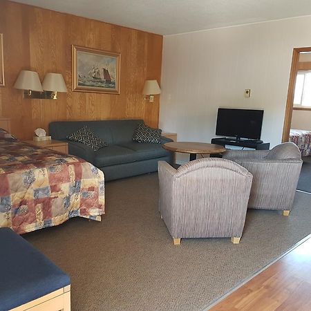 A-1 Alberni Inn ポート・アルバーニ エクステリア 写真