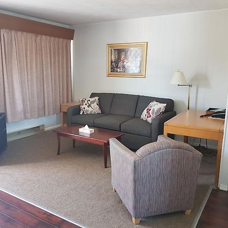 A-1 Alberni Inn ポート・アルバーニ エクステリア 写真