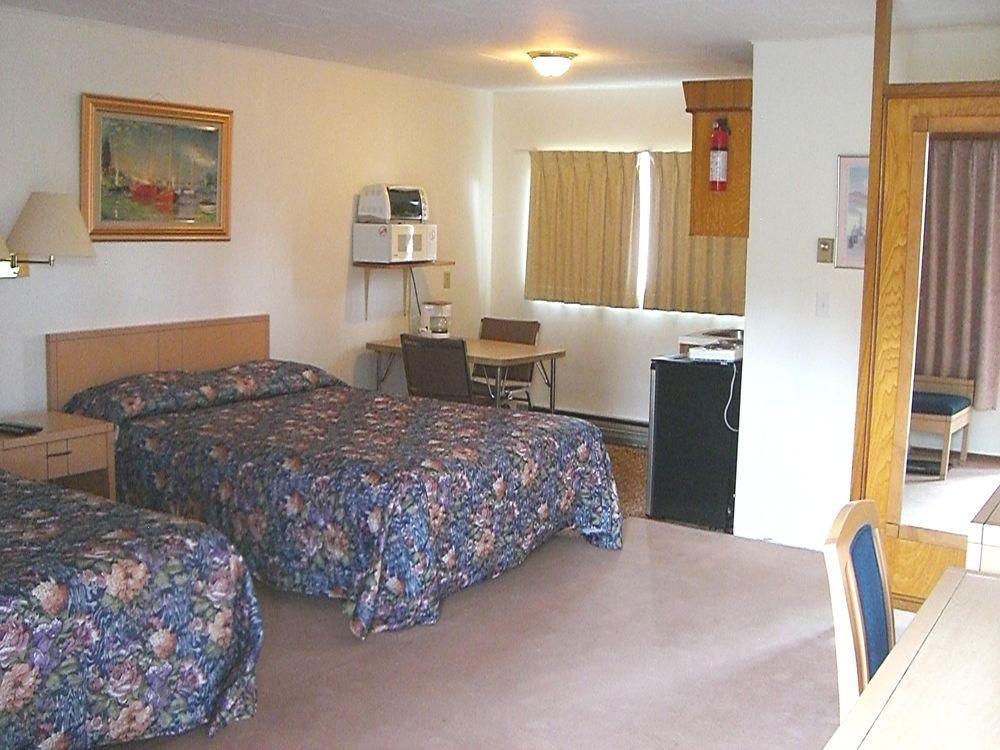 A-1 Alberni Inn ポート・アルバーニ エクステリア 写真