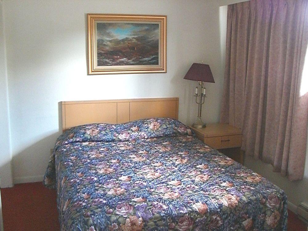 A-1 Alberni Inn ポート・アルバーニ エクステリア 写真