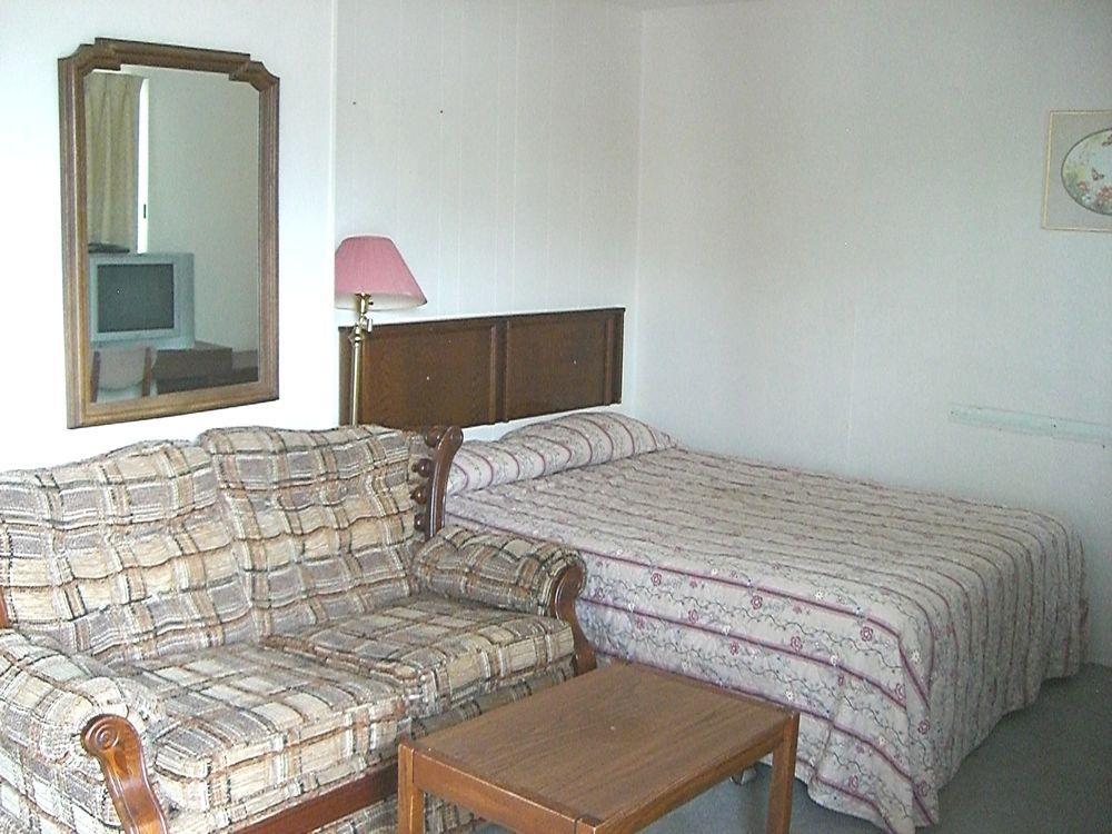 A-1 Alberni Inn ポート・アルバーニ エクステリア 写真