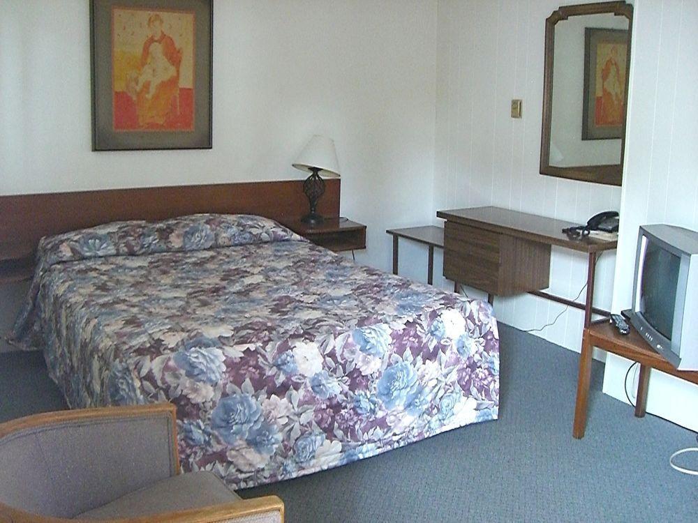 A-1 Alberni Inn ポート・アルバーニ エクステリア 写真