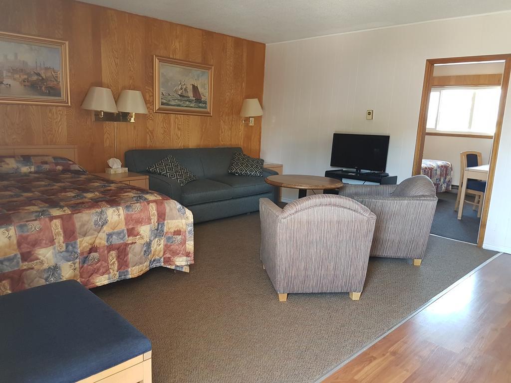 A-1 Alberni Inn ポート・アルバーニ エクステリア 写真