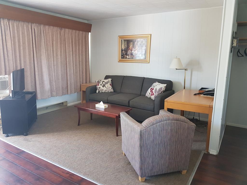A-1 Alberni Inn ポート・アルバーニ エクステリア 写真