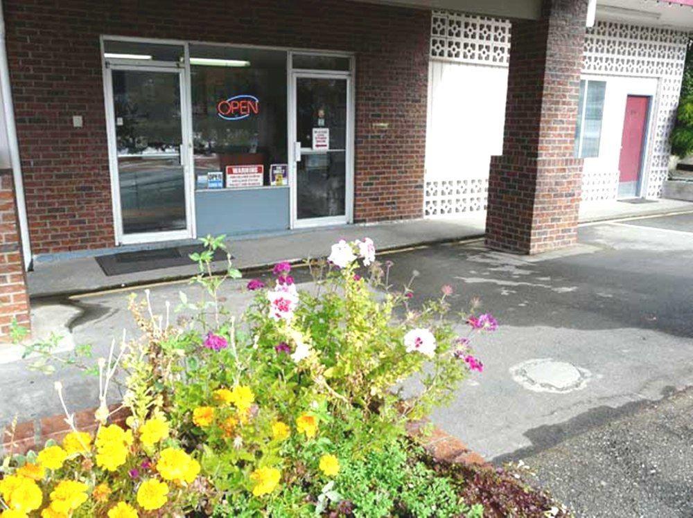 A-1 Alberni Inn ポート・アルバーニ エクステリア 写真