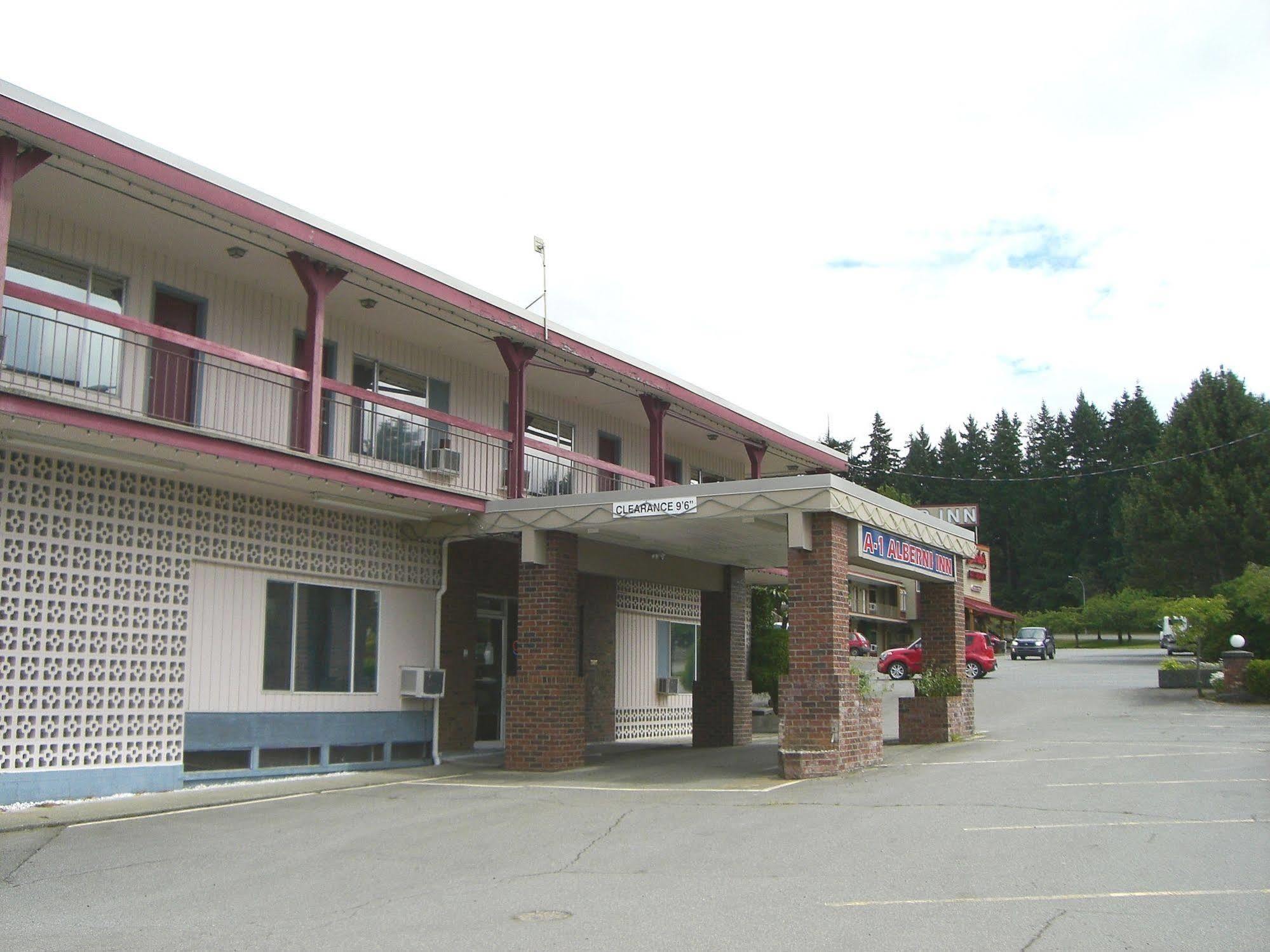 A-1 Alberni Inn ポート・アルバーニ エクステリア 写真
