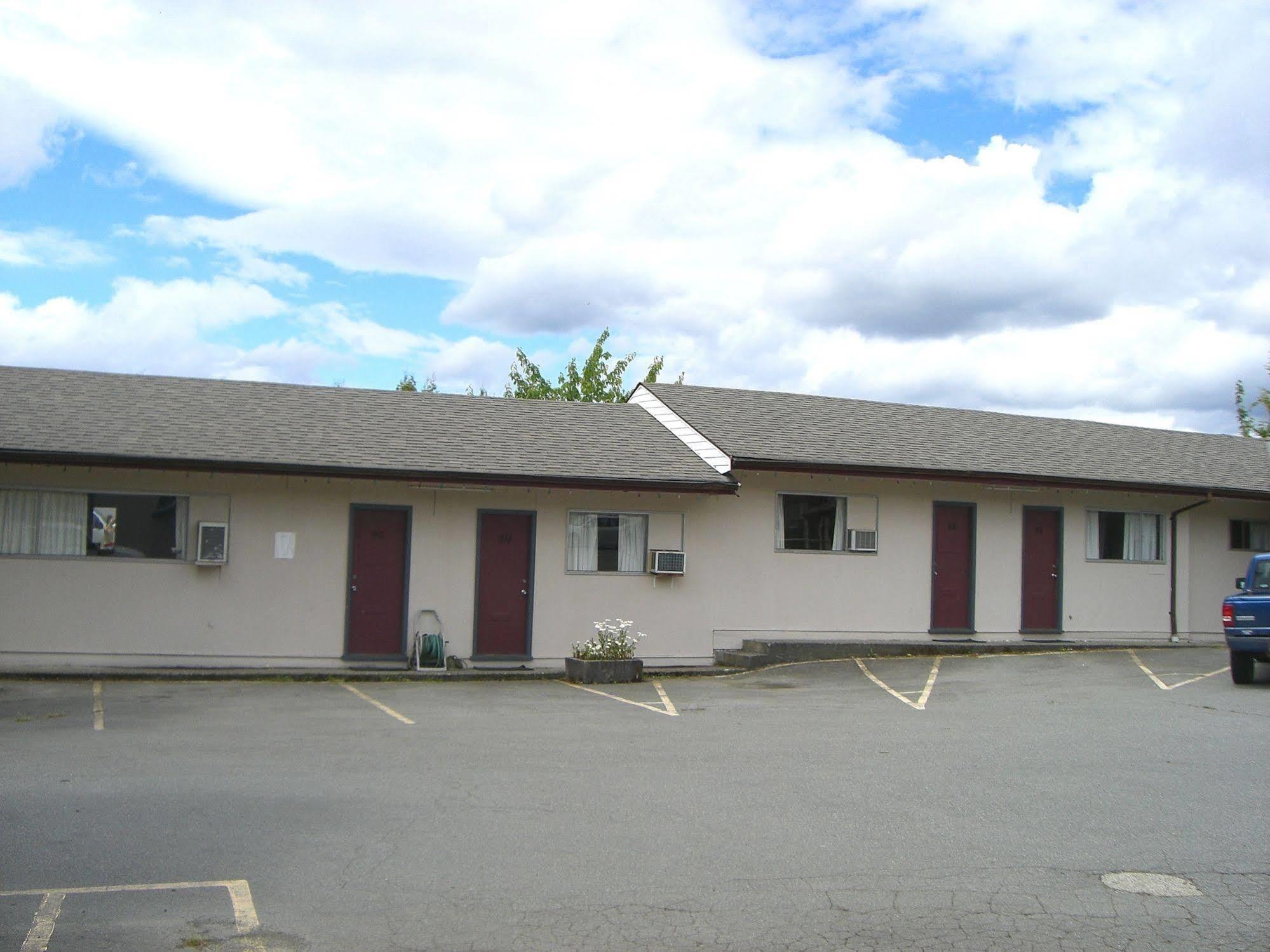 A-1 Alberni Inn ポート・アルバーニ エクステリア 写真