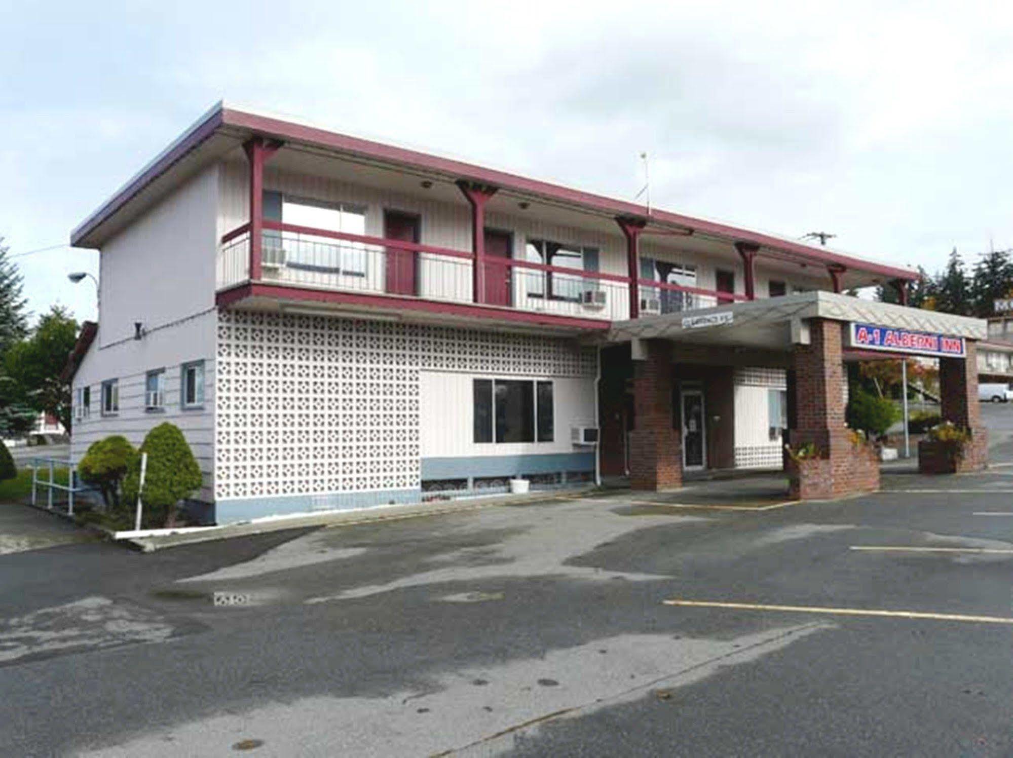 A-1 Alberni Inn ポート・アルバーニ エクステリア 写真