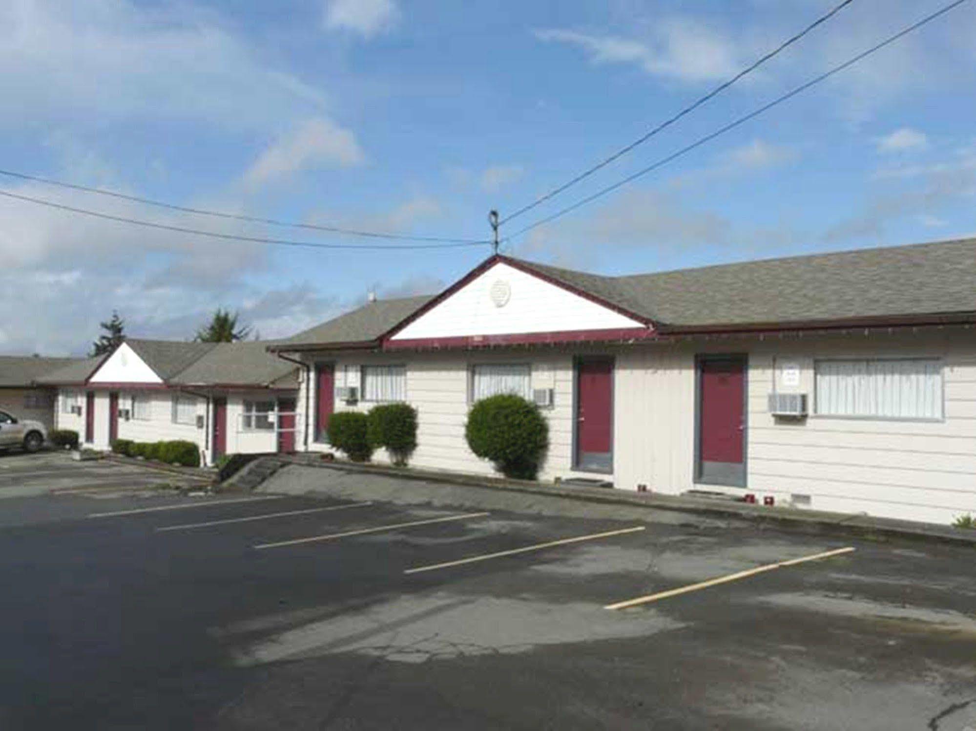 A-1 Alberni Inn ポート・アルバーニ エクステリア 写真