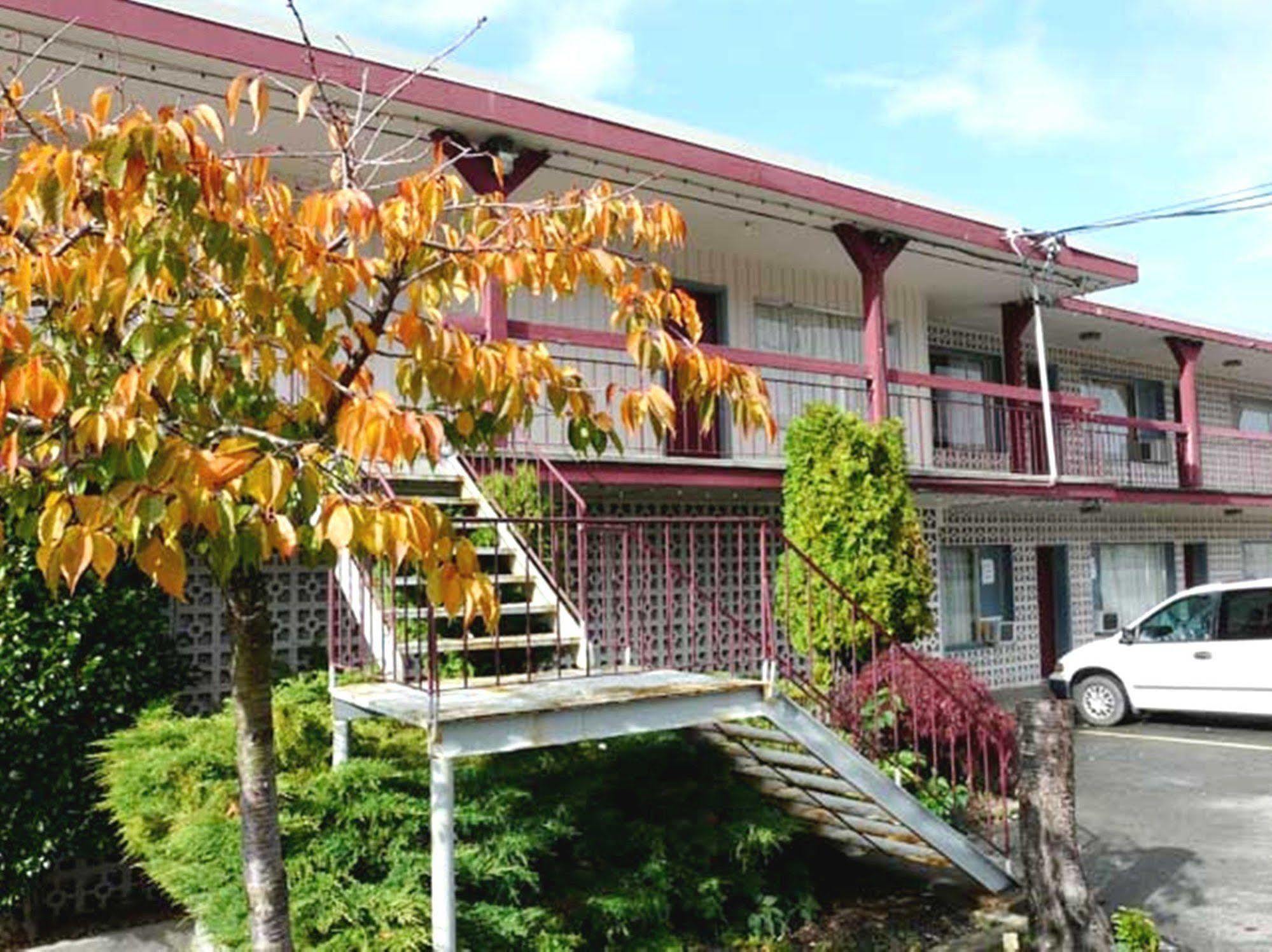 A-1 Alberni Inn ポート・アルバーニ エクステリア 写真