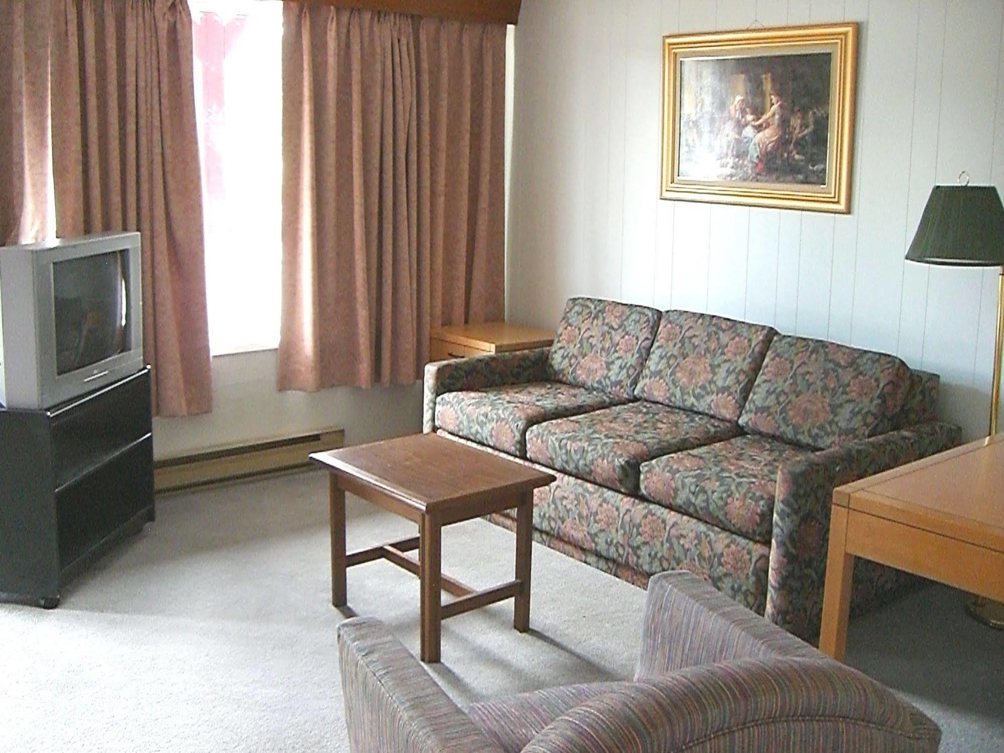 A-1 Alberni Inn ポート・アルバーニ エクステリア 写真