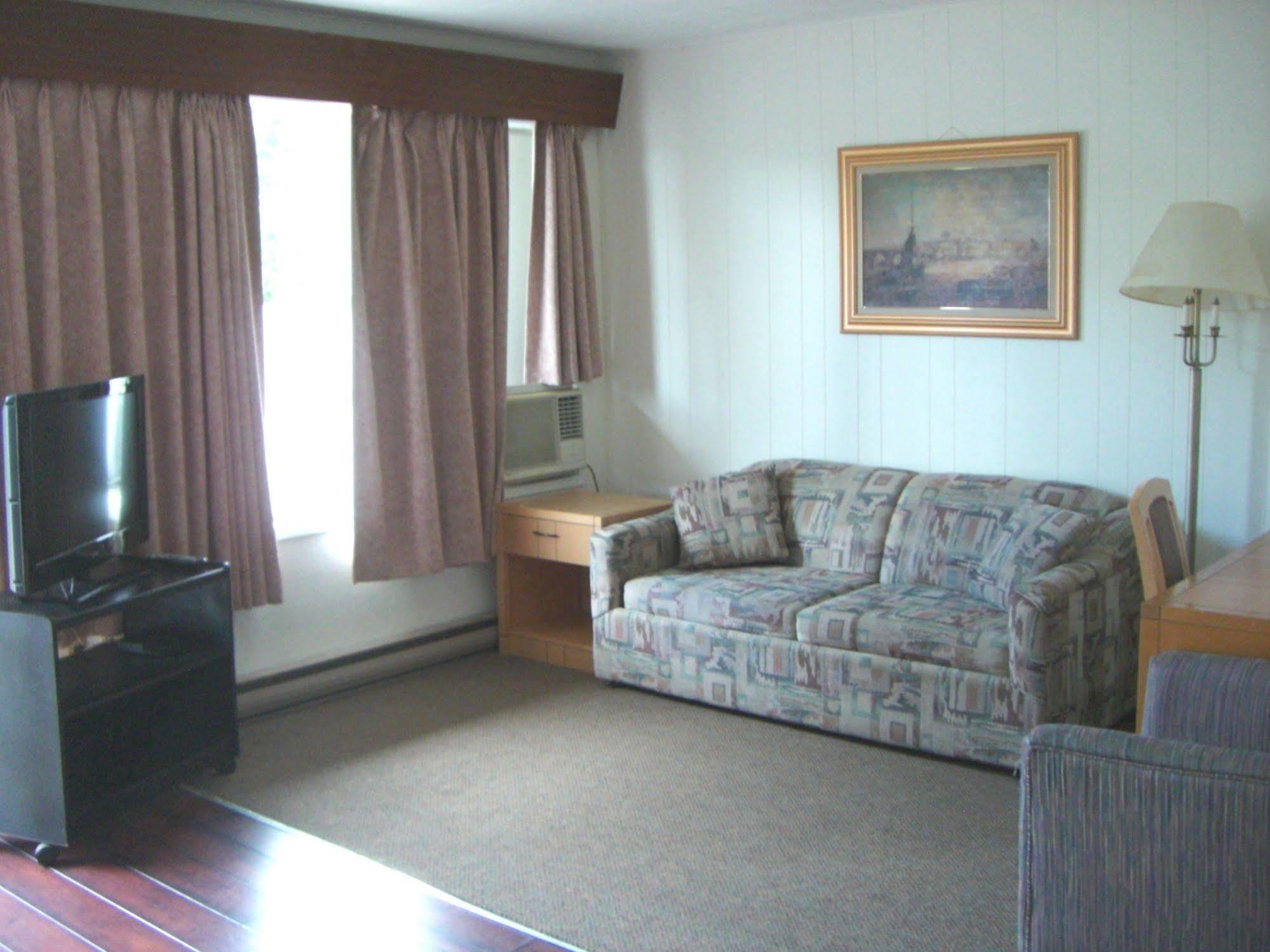 A-1 Alberni Inn ポート・アルバーニ エクステリア 写真
