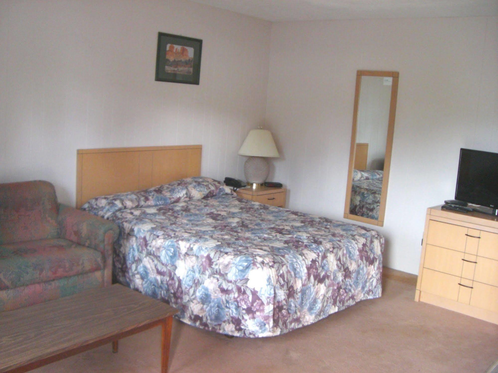 A-1 Alberni Inn ポート・アルバーニ エクステリア 写真