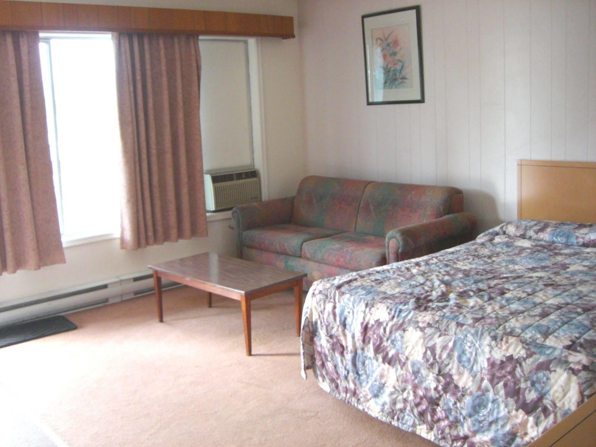 A-1 Alberni Inn ポート・アルバーニ エクステリア 写真