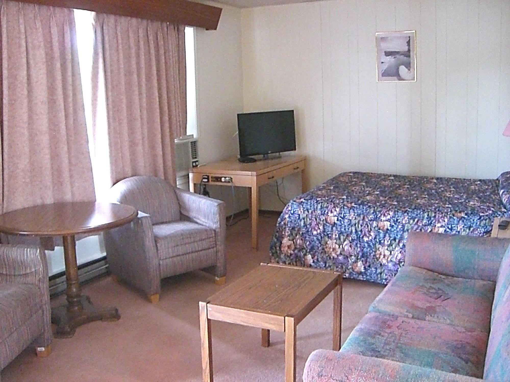 A-1 Alberni Inn ポート・アルバーニ エクステリア 写真