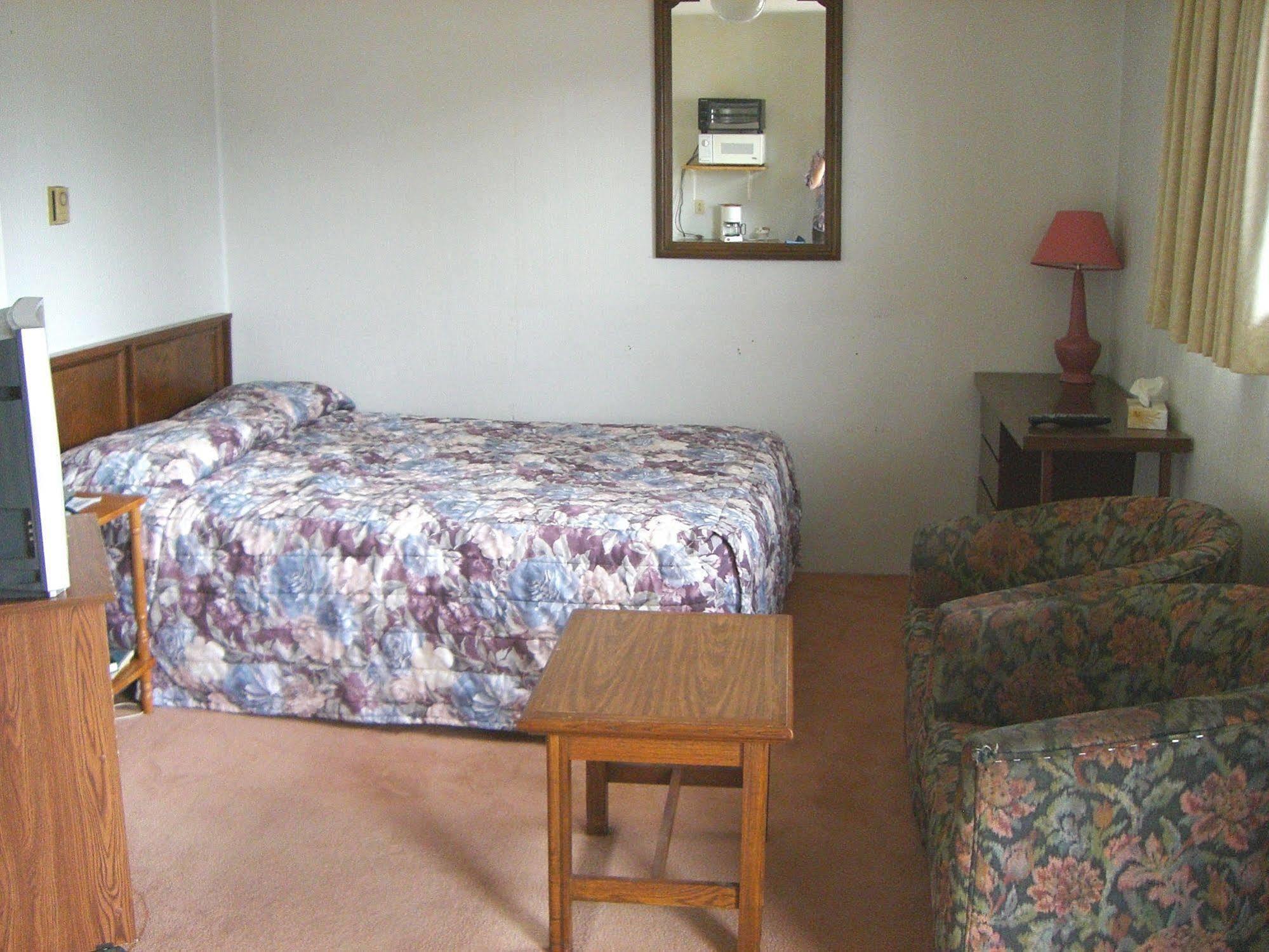 A-1 Alberni Inn ポート・アルバーニ エクステリア 写真