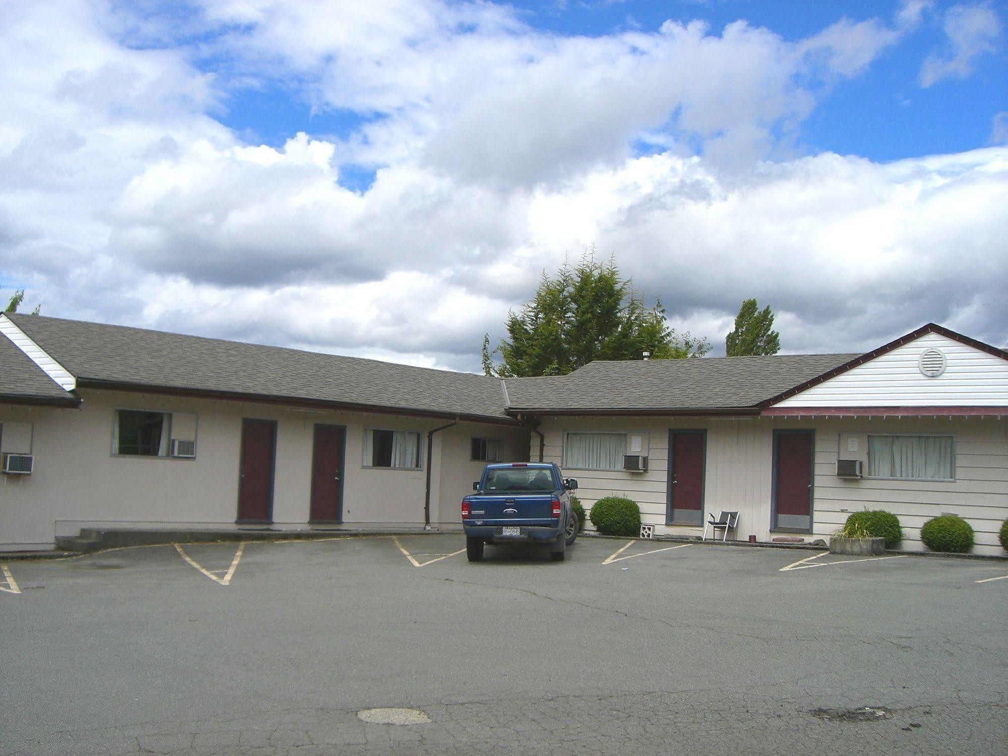 A-1 Alberni Inn ポート・アルバーニ エクステリア 写真