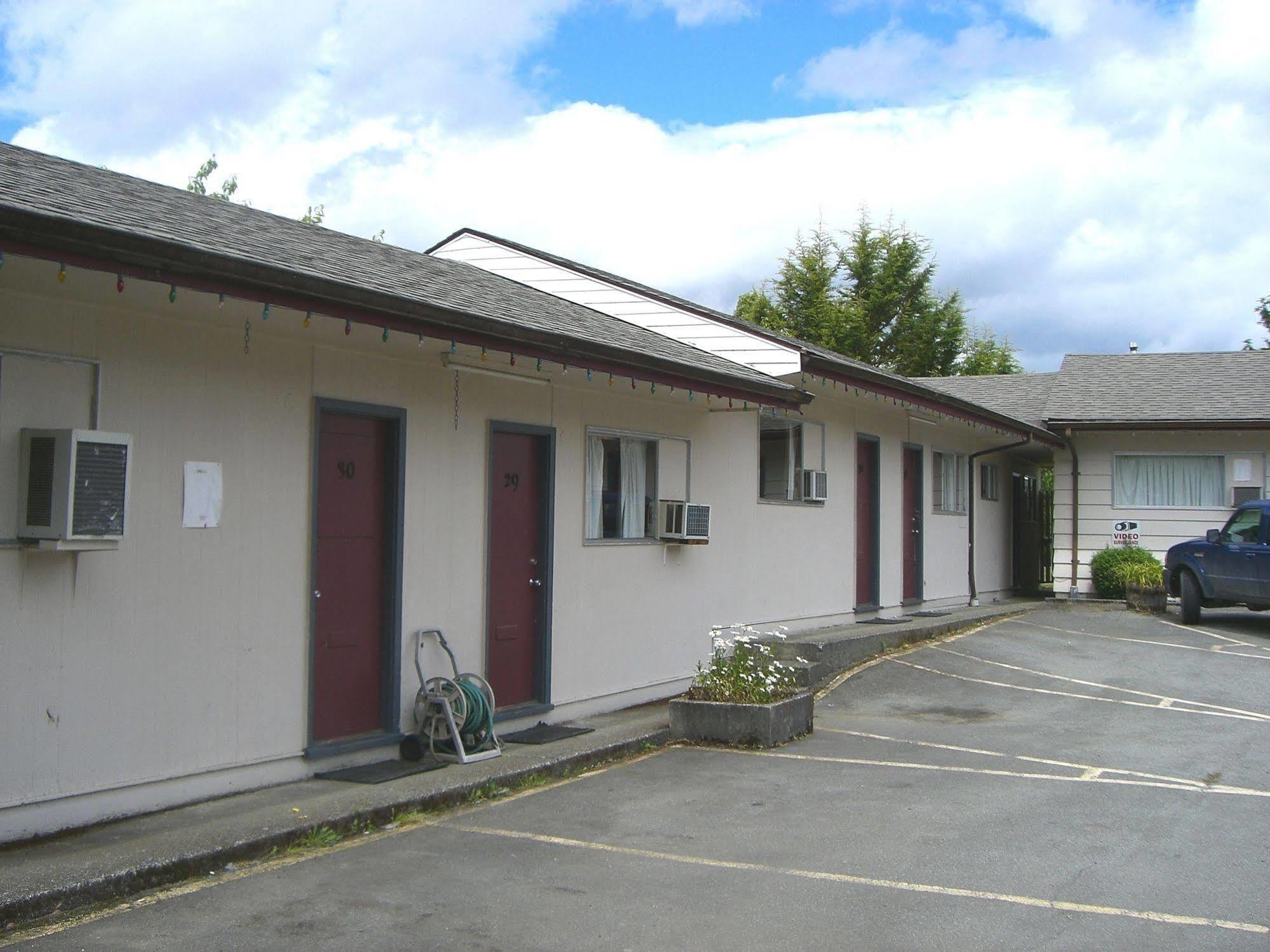 A-1 Alberni Inn ポート・アルバーニ エクステリア 写真