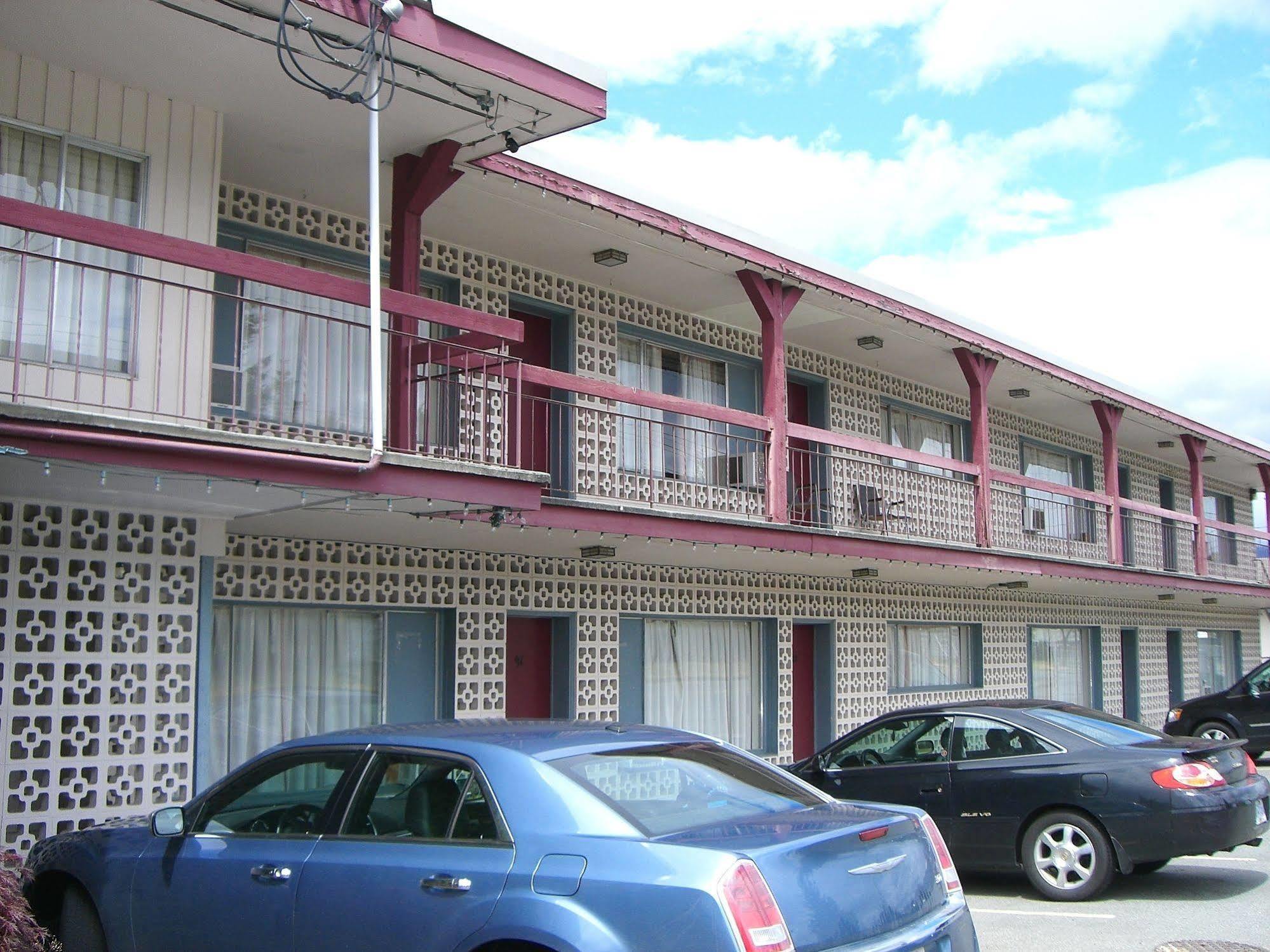 A-1 Alberni Inn ポート・アルバーニ エクステリア 写真