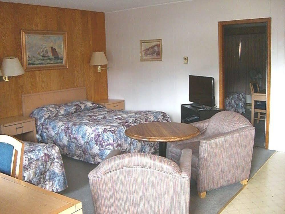 A-1 Alberni Inn ポート・アルバーニ エクステリア 写真