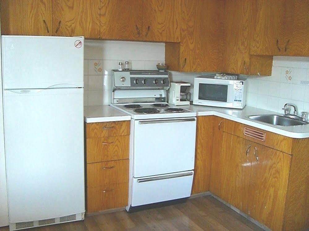 A-1 Alberni Inn ポート・アルバーニ エクステリア 写真